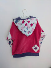 Load image into Gallery viewer, Kid&#39;s pink fleece hoodie with flower
