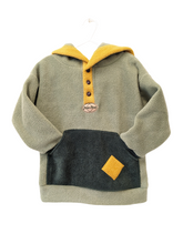 Load image into Gallery viewer, Kid&#39;s half front opening fleece in green/ mustard
